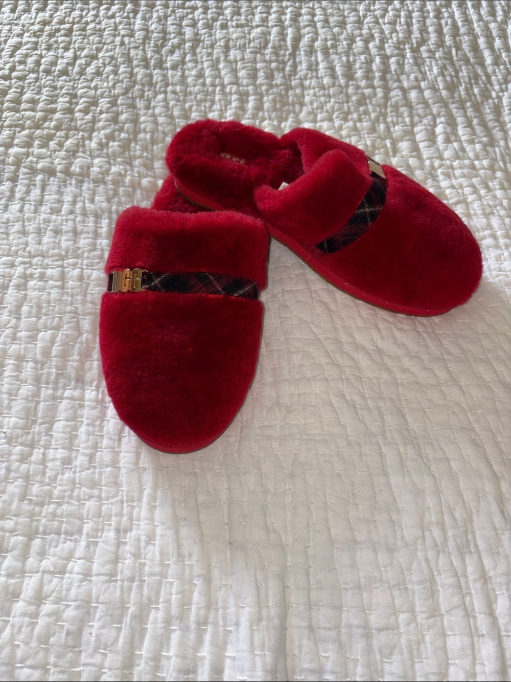 UGGS Women’s BNWOT Dalla Plaid Slippers Gold Logo Strap 9